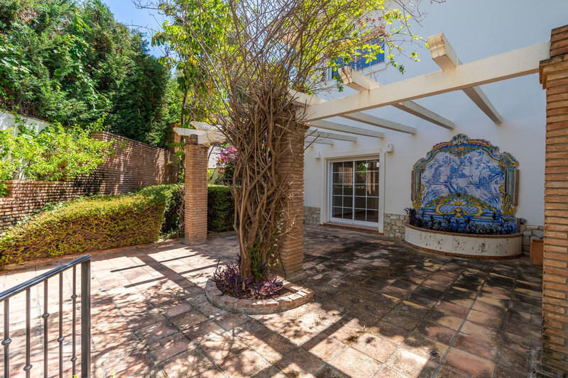 6 bedroom Villa for sale