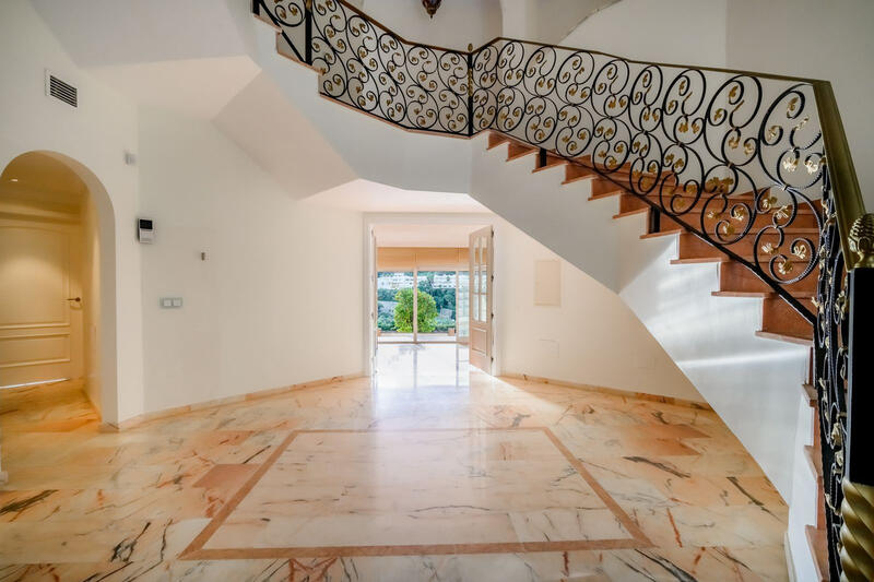 6 bedroom Villa for sale