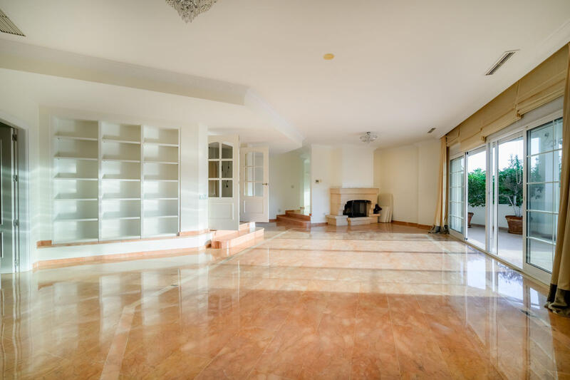 6 bedroom Villa for sale