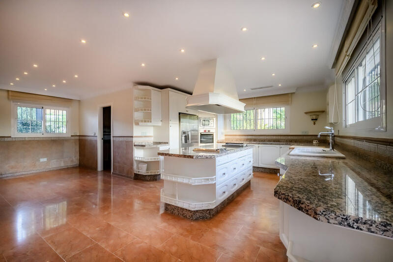6 bedroom Villa for sale