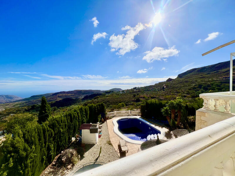 5 спальная комната Деревенский Дом продается