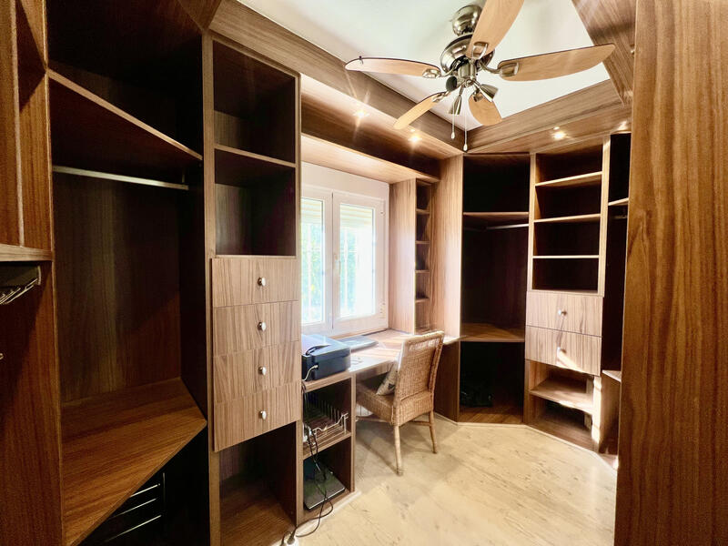 5 спальная комната Деревенский Дом продается