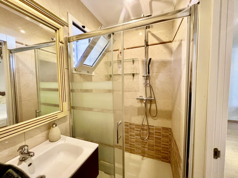 5 спальная комната Деревенский Дом продается