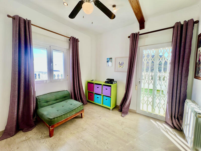 5 спальная комната Деревенский Дом продается