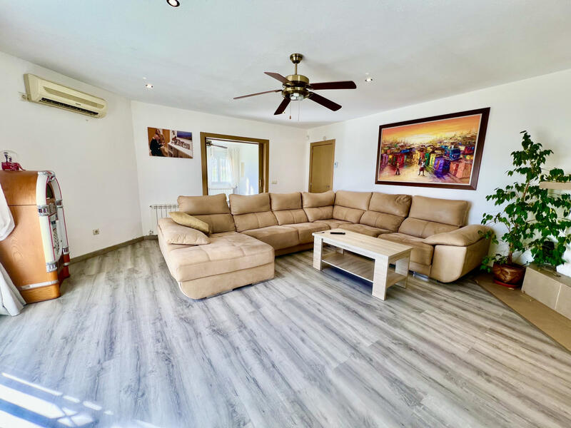 5 спальная комната Деревенский Дом продается