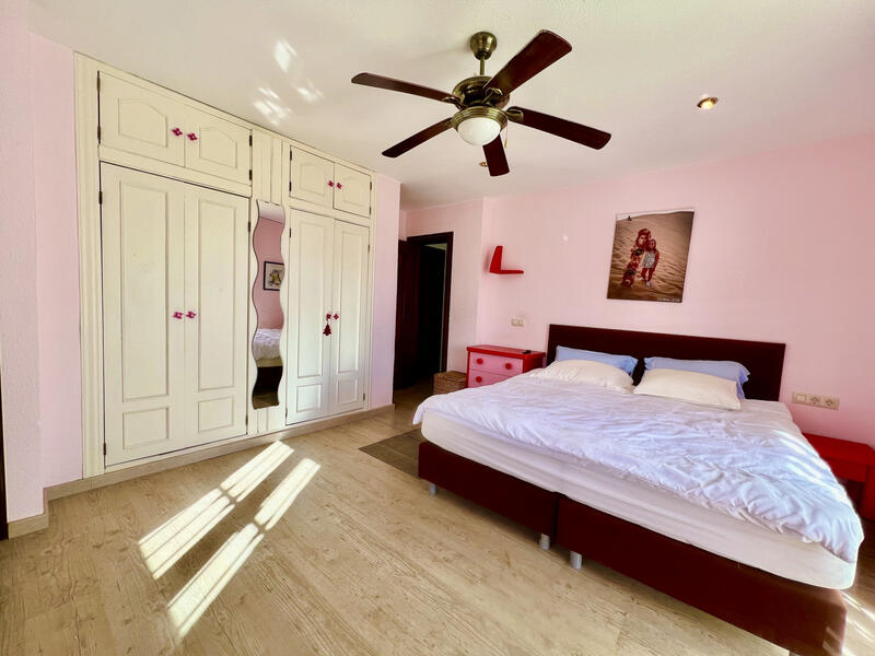 5 спальная комната Деревенский Дом продается