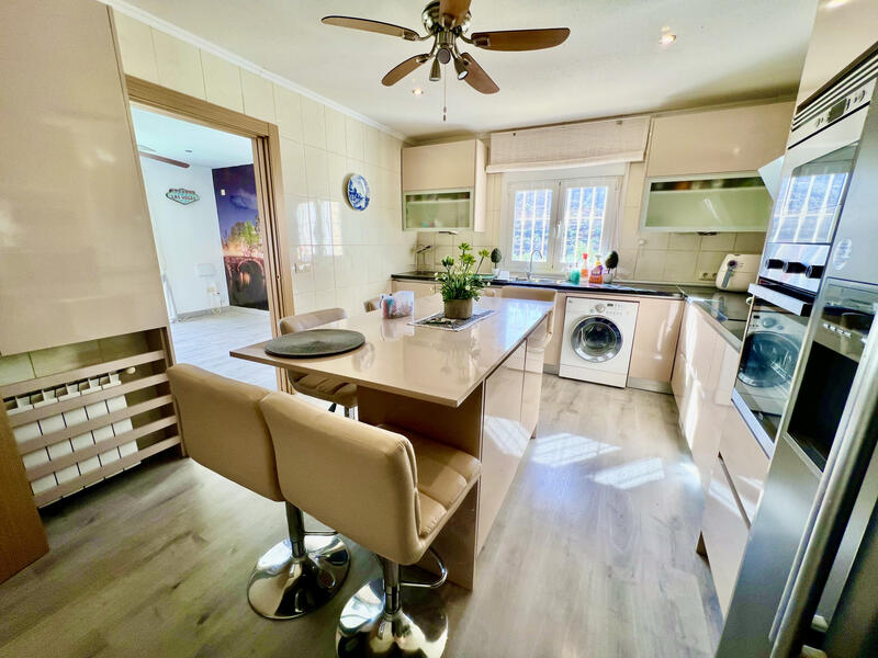 5 спальная комната Деревенский Дом продается