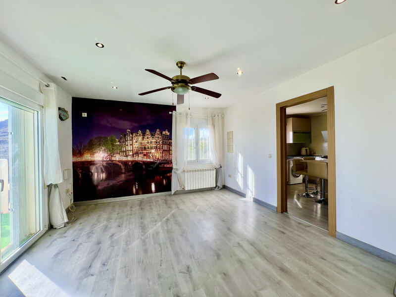 5 спальная комната Деревенский Дом продается