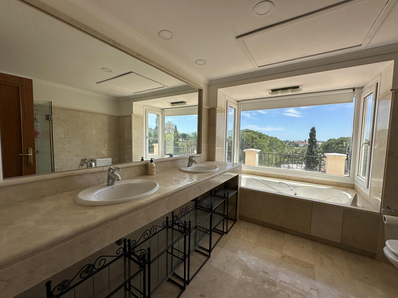 6 bedroom Villa for sale 6 bedroom Villa for sale