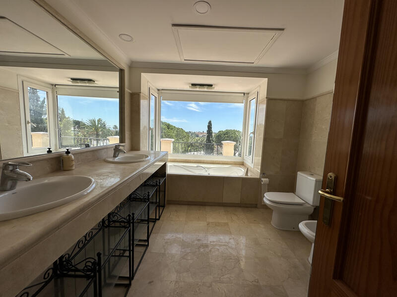 6 bedroom Villa for sale 6 bedroom Villa for sale