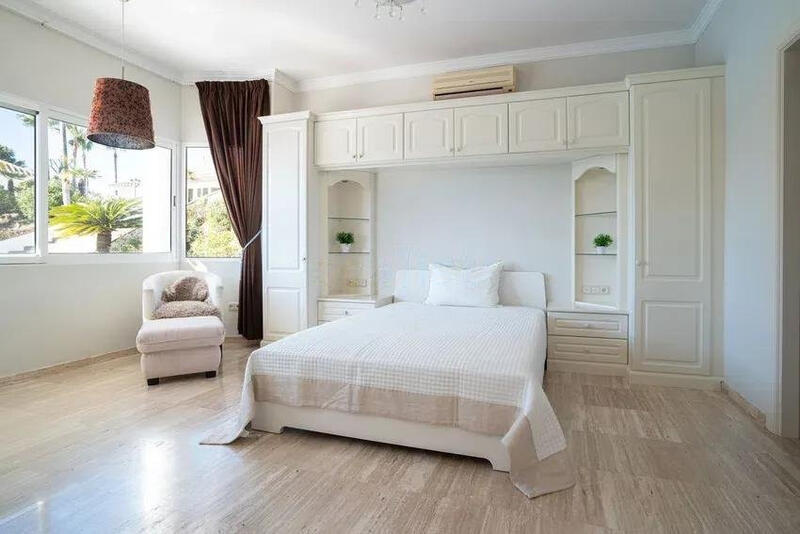 7 bedroom Villa for sale