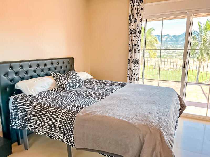 4 soveværelse Grottehus til salg