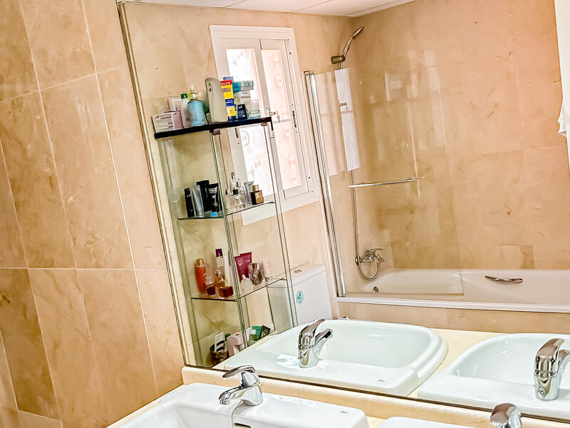 4 soveværelse Grottehus til salg