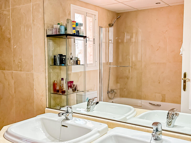 4 soveværelse Grottehus til salg