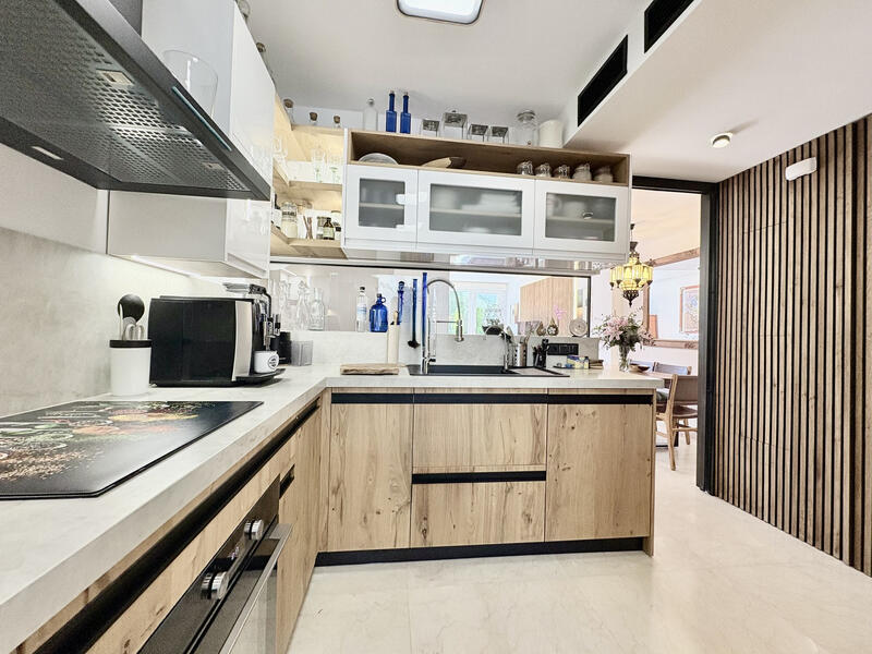 4 bedroom Townhouse for sale