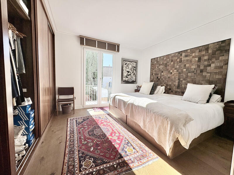 4 bedroom Townhouse for sale