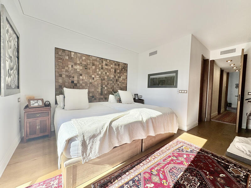 4 bedroom Townhouse for sale