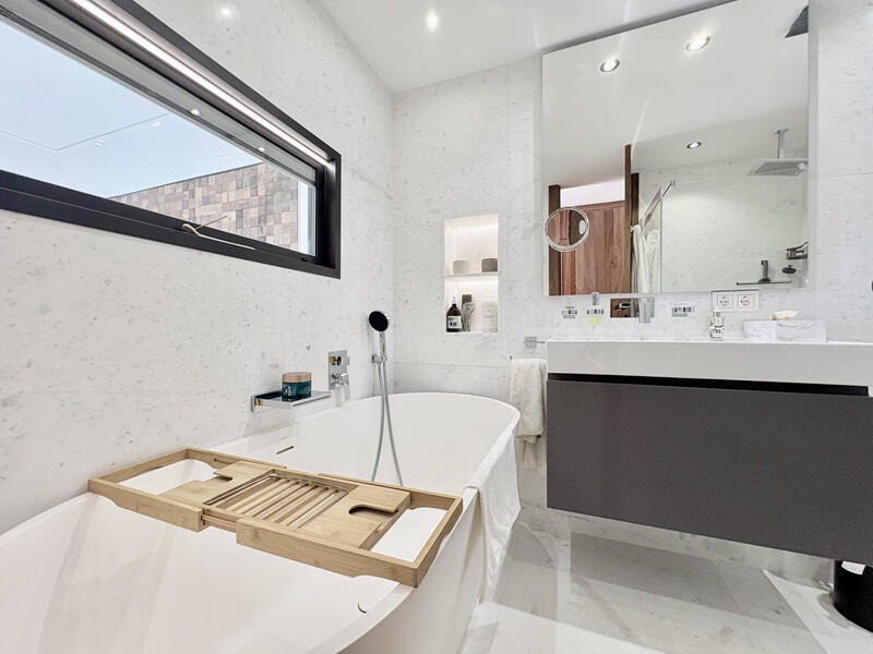 4 bedroom Townhouse for sale