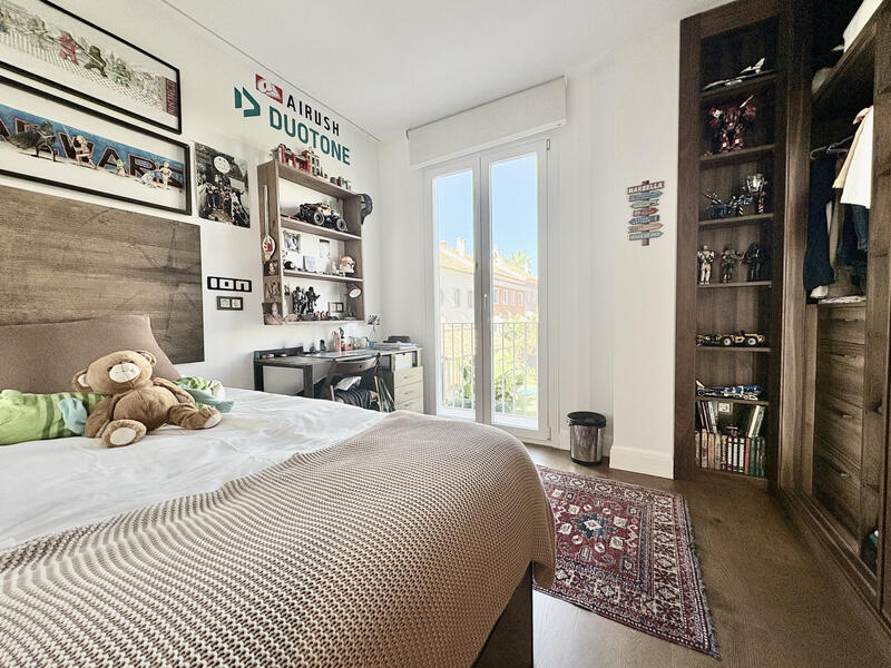 4 bedroom Townhouse for sale