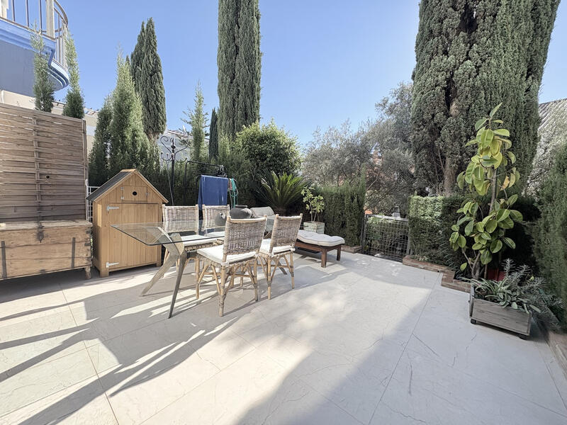 4 bedroom Townhouse for sale