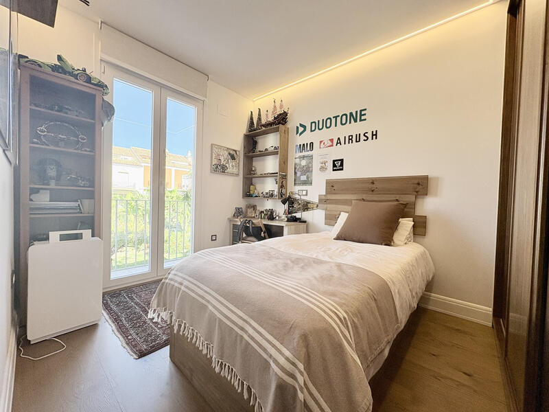 4 bedroom Townhouse for sale