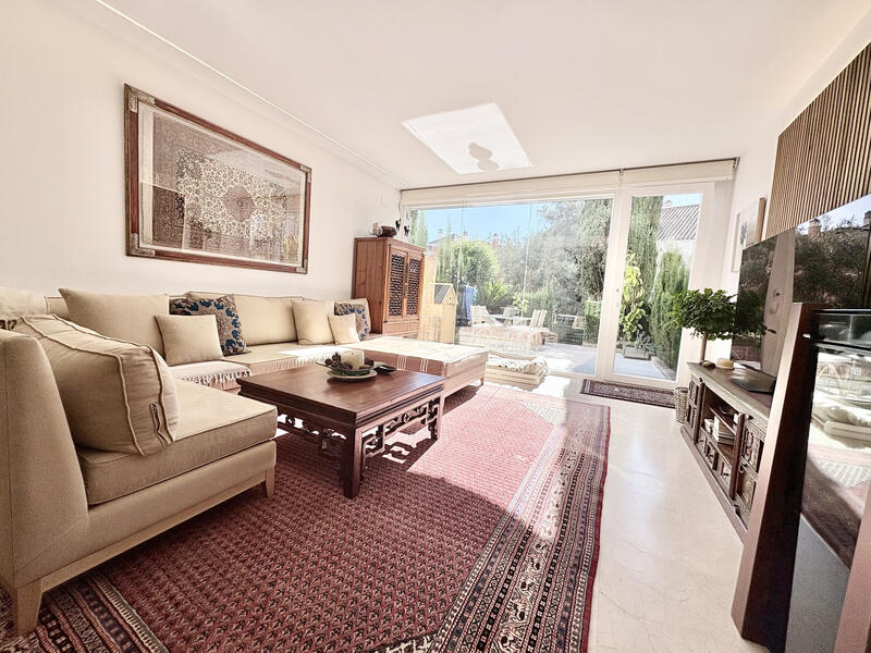 4 bedroom Townhouse for sale