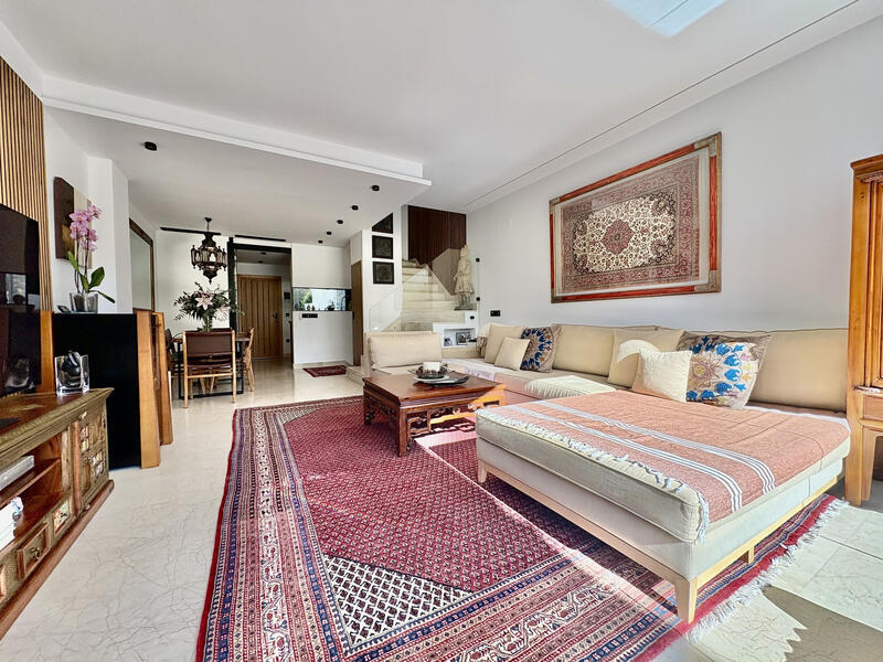 4 bedroom Townhouse for sale