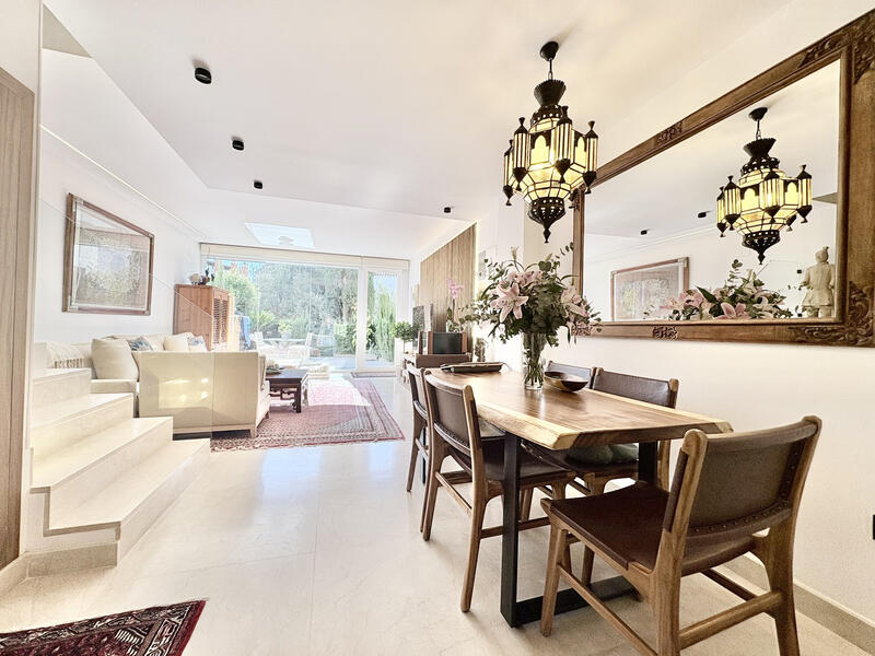 4 bedroom Townhouse for sale