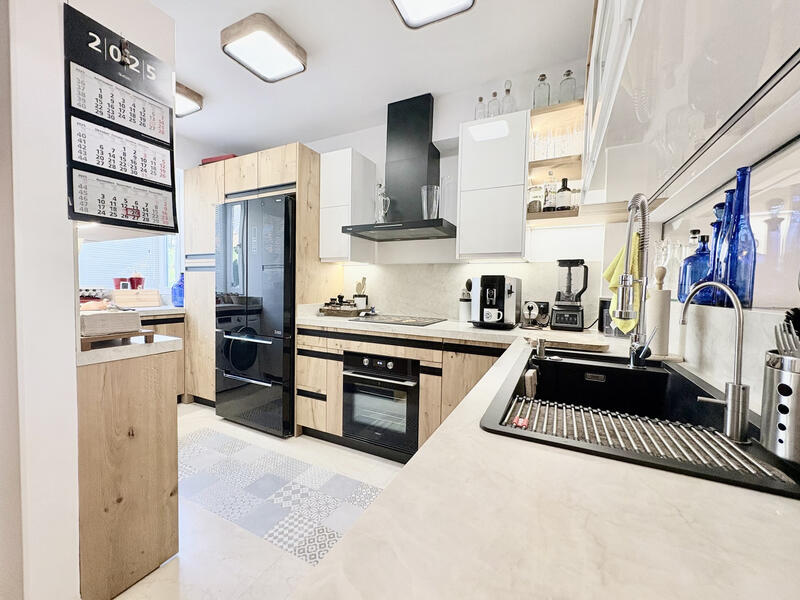 4 bedroom Townhouse for sale