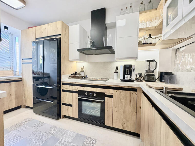 4 bedroom Townhouse for sale