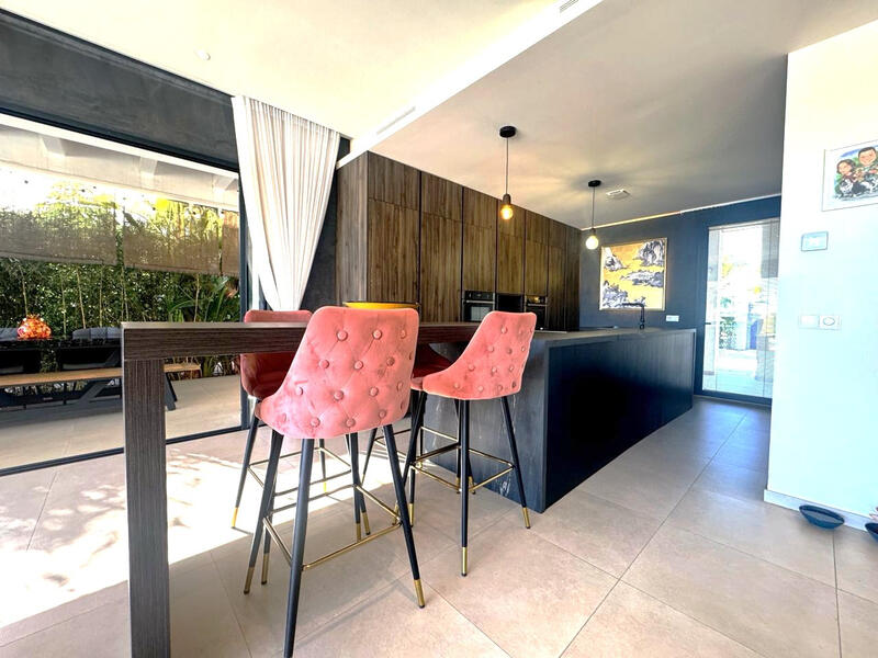 4 bedroom Villa for sale 4 bedroom Villa for sale