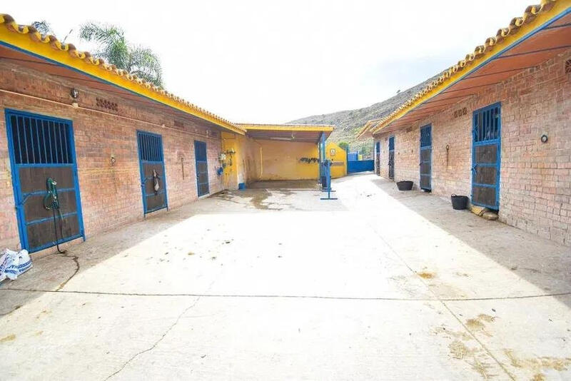 6 bedroom Country House for sale 6 bedroom Country House for sale