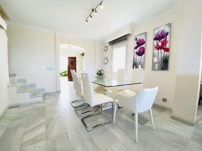 5 soveværelse Byhus til salg 5 soveværelse Byhus til salg