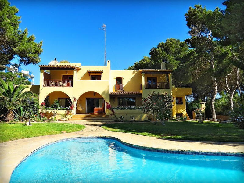 Дом в пещере продается в Santa Eulalia del Rio, Ibiza