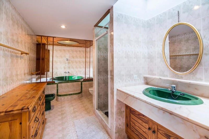 6 спальная комната Дом в пещере продается