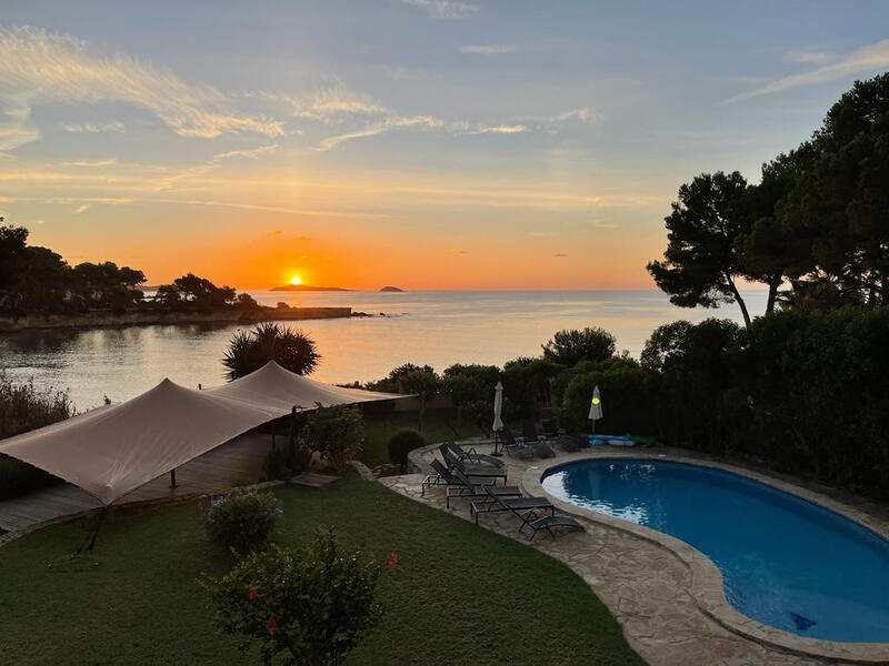 6 спальная комната Дом в пещере продается