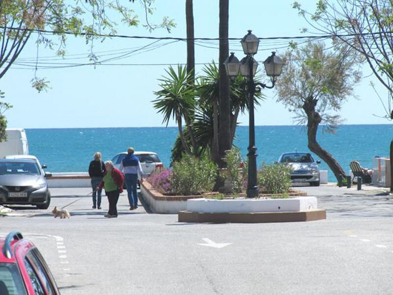 3 спальная комната городская тюрьма продается