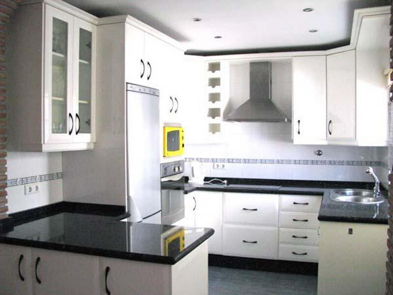 3 спальная комната городская тюрьма продается