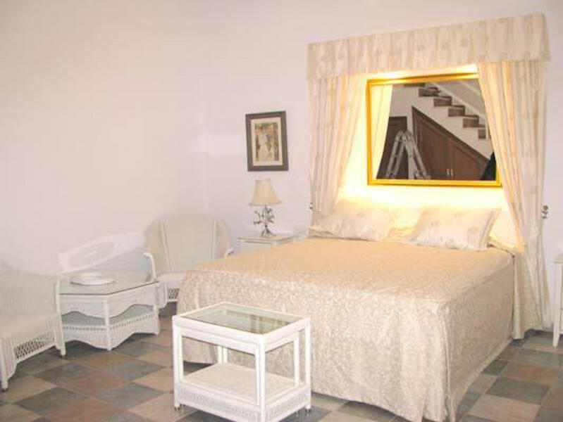 3 спальная комната городская тюрьма продается