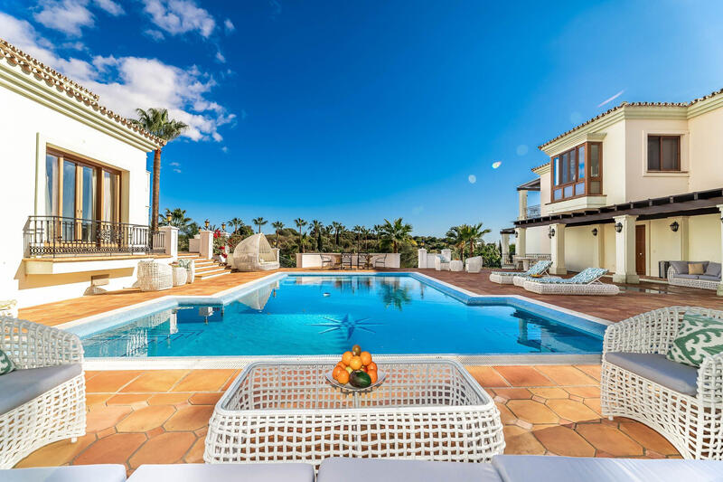 Villa for sale in Estepona, Málaga