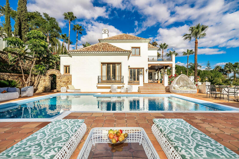 16 bedroom Villa for sale