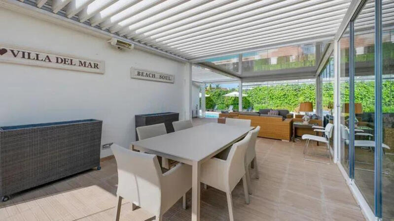 8 bedroom Villa for sale