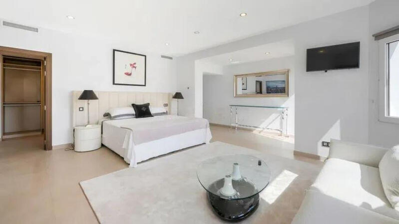 8 bedroom Villa for sale