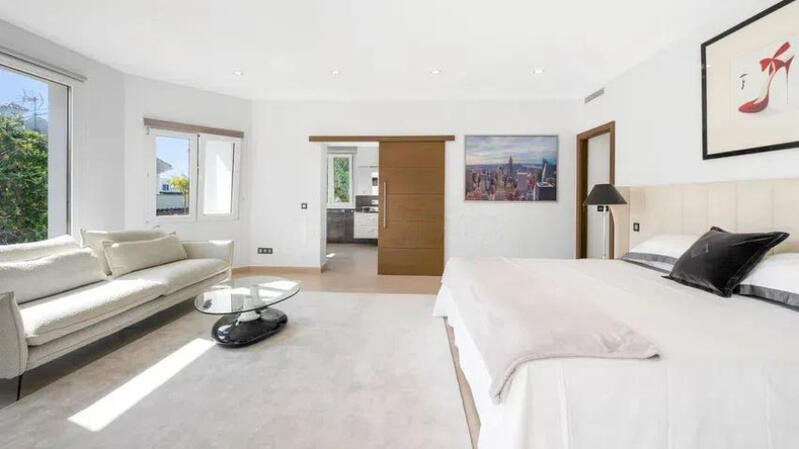 8 bedroom Villa for sale