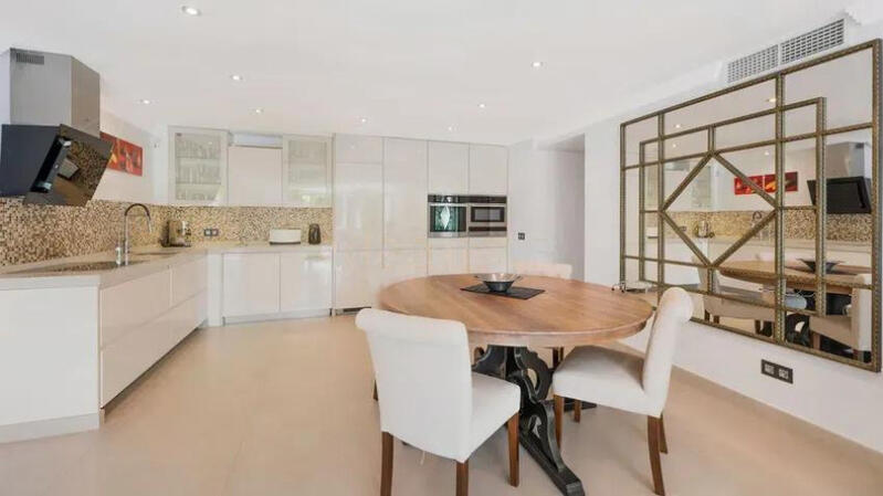 8 bedroom Villa for sale