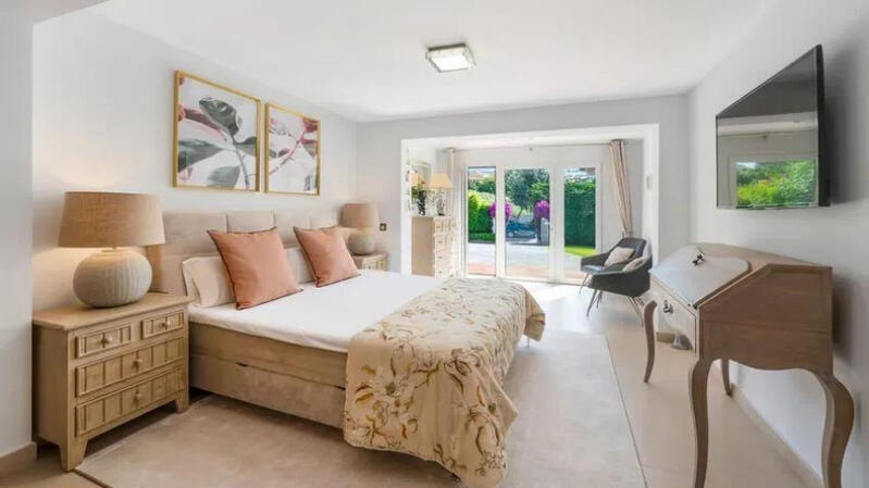 8 bedroom Villa for sale