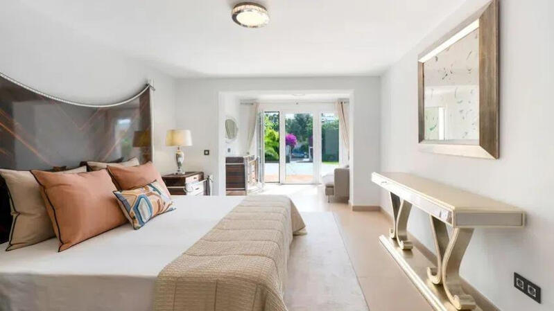 8 bedroom Villa for sale