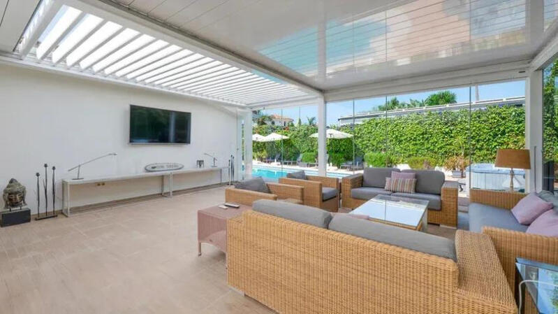 8 bedroom Villa for sale