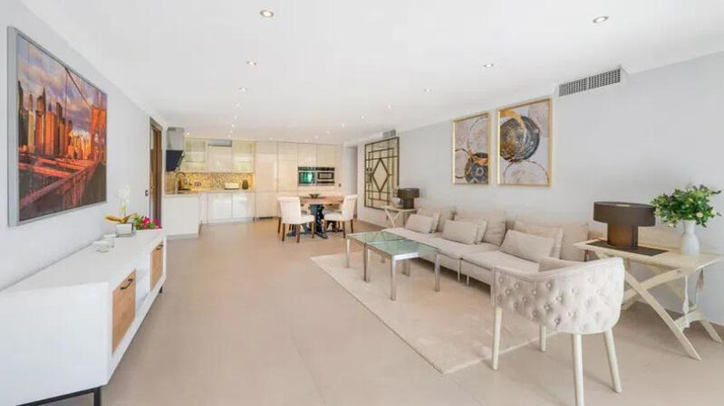 8 bedroom Villa for sale