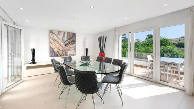 8 bedroom Villa for sale